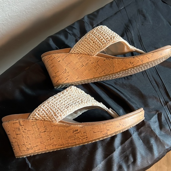 Skechers “Cali” Luxe-foam thong wedge, sandal, size 7 in natural. - Picture 4 of 7